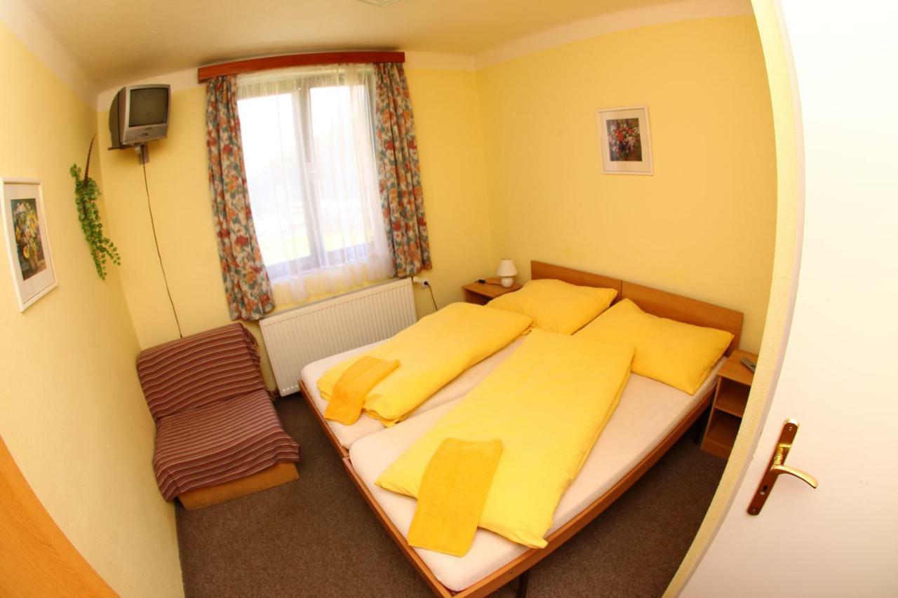 Hotel Yacht Club Barrandov Kožlí u Orlíka Zewnętrze zdjęcie